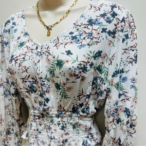 🌸🌸 super cute spring top size S